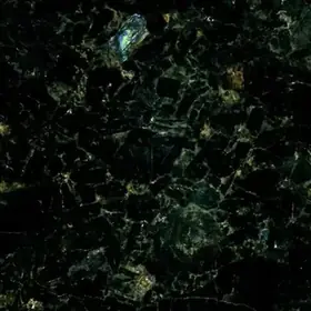 Лабрадорит зелений