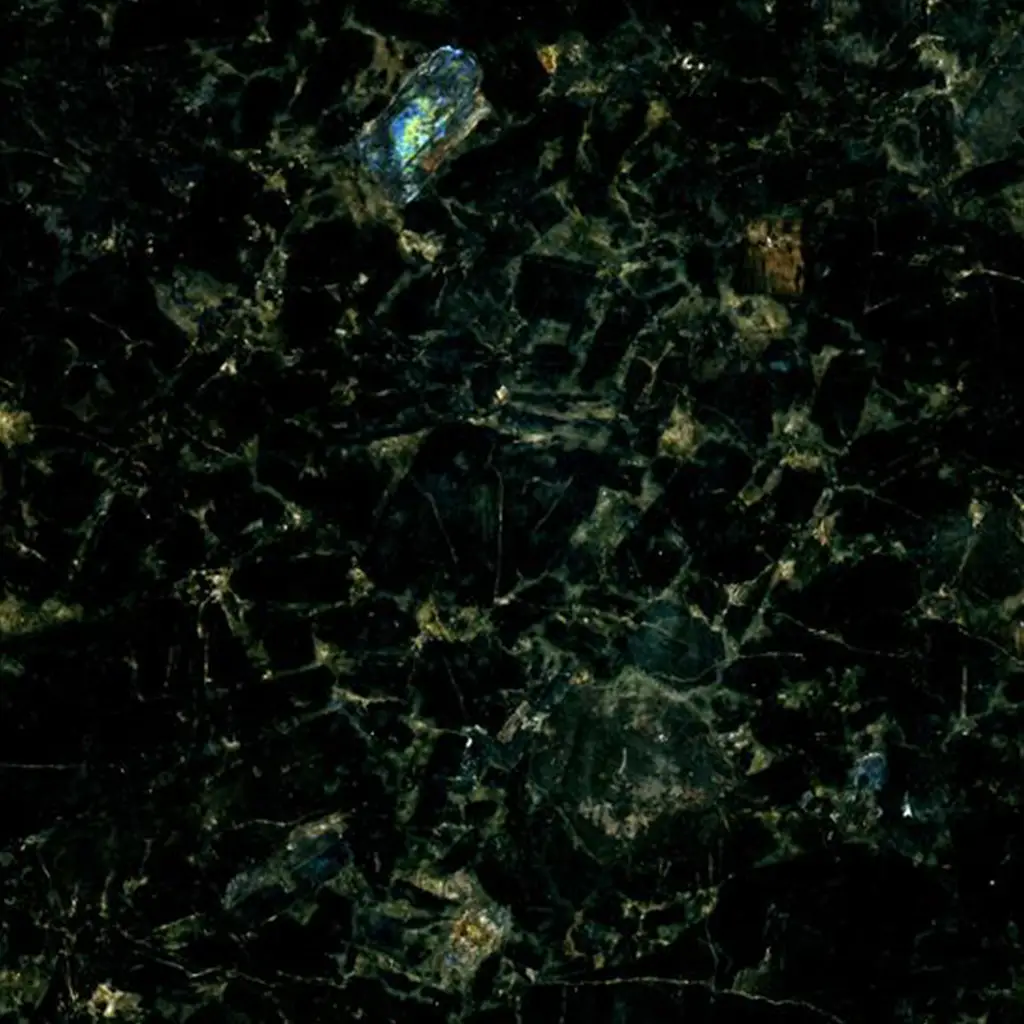 Лабрадорит зелений